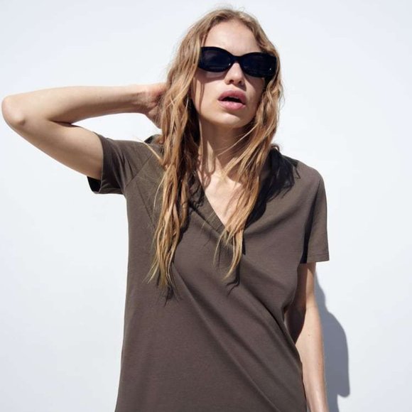 NWT Zara BASIC V-NECK T-SHIRT MINK BROWN - Picture 1 of 8